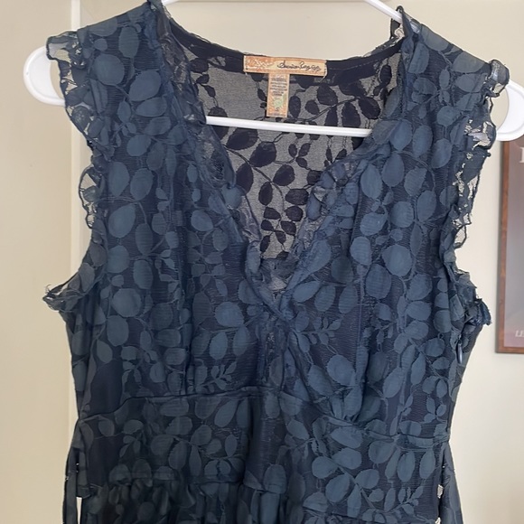 Navy Blue Lace Dress - Picture 2 of 6